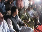 Ali Azmat with Imran Khan PTI Dharna Karachi