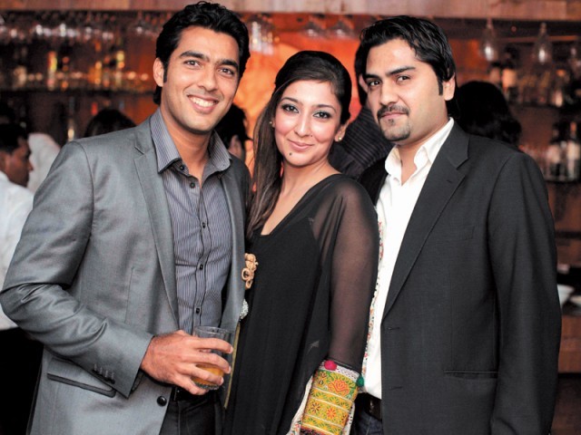 Aisamul Haq with his sister and brother at Lux Style Awards After Party
