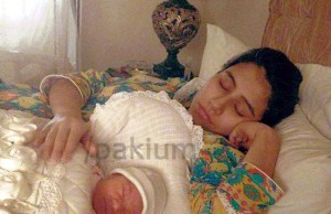 syra yusuf with her baby