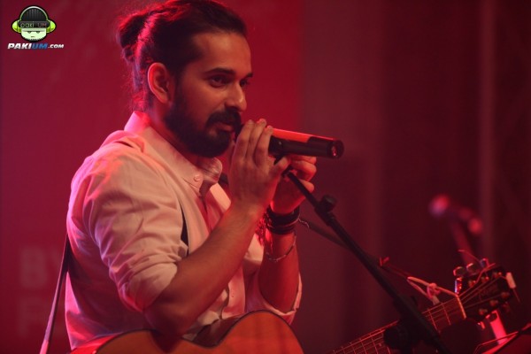 jimmy-khanasrar-and-sara-haider-perform-in-coke-studio-gigs-2015 (5)